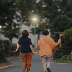 住宅区的两人 - jUiIrtTK3MOHwIo98E4SQKStpkq.jpg